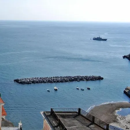 Sleeps 4 Air Con Atrani